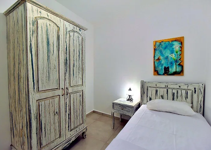 Отель Bahama Art Тургутрейс